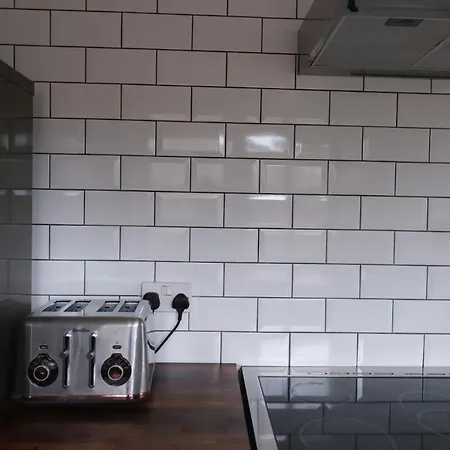 Peaceful 3 Double Bed House By Park 度假居