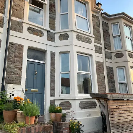 Peaceful 3 Double Bed House By Park بيت للعطل