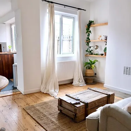 Peaceful 3 Double Bed House By Park 別荘 *