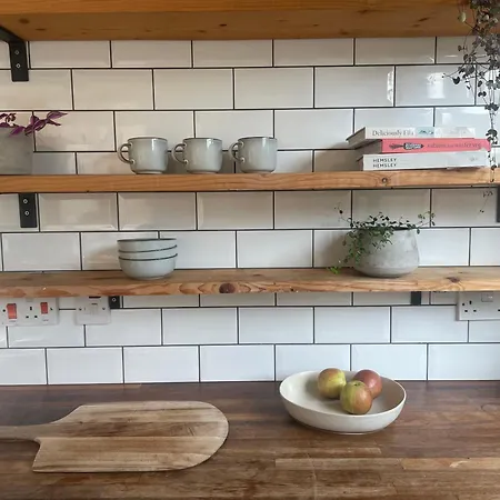 Peaceful 3 Double Bed House By Park