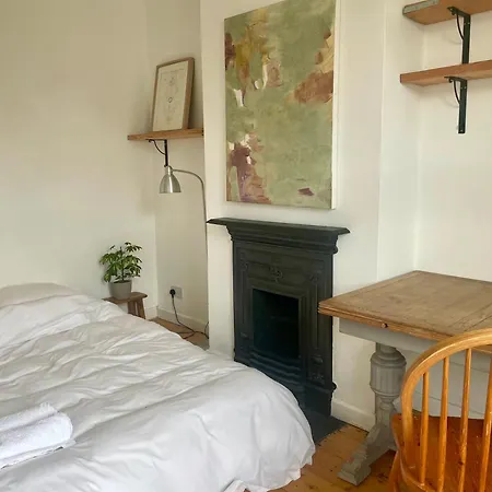 Peaceful 3 Double Bed House By Park * ブリストル
