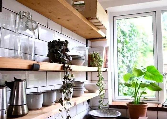 Peaceful 3 Double Bed House By Park Semesterbostad