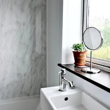 Peaceful 3 Double Bed House By Park Bristol