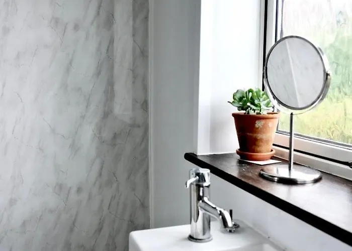 Peaceful 3 Double Bed House By Park Bristol